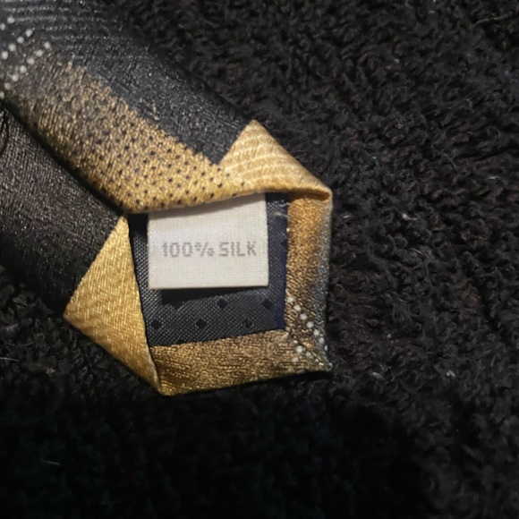 Men’s Pierre Cardin gold on black %100 silk tie - Picture 3 of 4